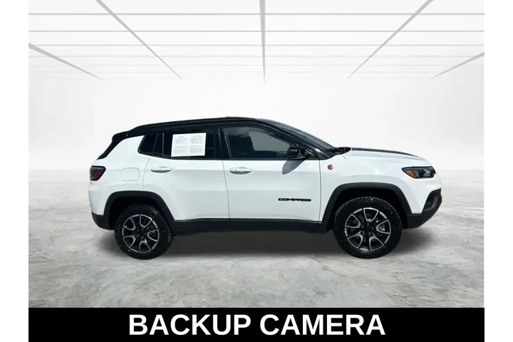 $19074 : Jeep Compass 2024 4x4 Trailh image 4