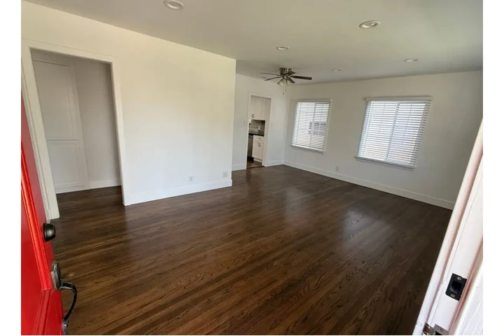 $2000 : Spacious 2 Bed House in LA image 4