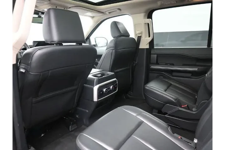 $39980 : Ford Expedition 2022 4x4 XLT image 2