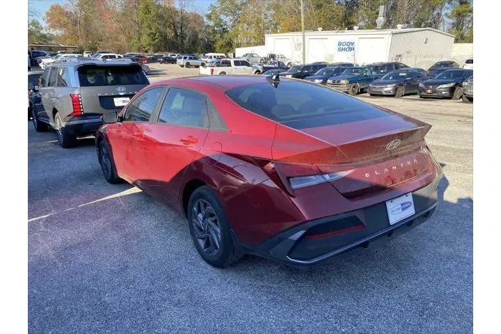 $19959 : Hyundai ELANTRA 2024 SEL 4dr image 4