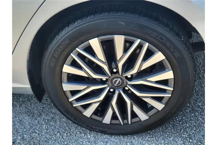 $16991 : Nissan Altima 2023 2.5 SV 4d image 7