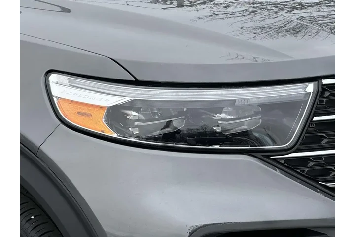 $30446 : Ford Explorer 2023 AWD XLT 4 image 8