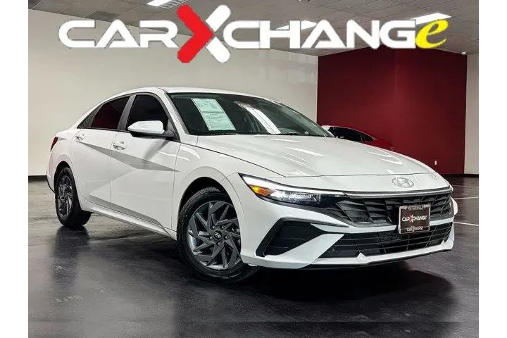 $19892 : Hyundai ELANTRA 2024 SEL 4dr image 2