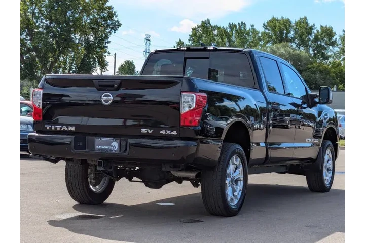 $32974 : 2024 Titan XD SV image 9