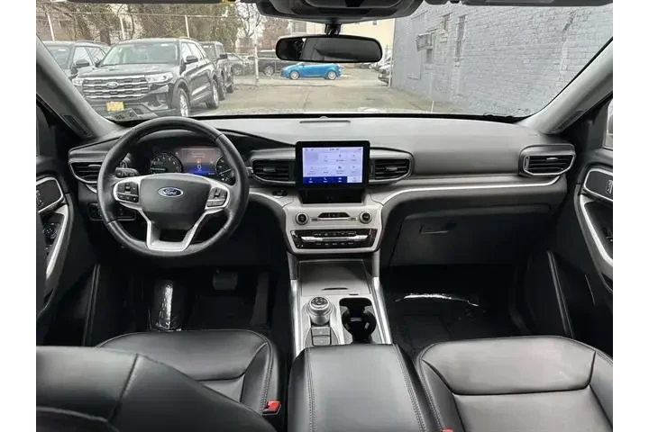 $28699 : Ford Explorer 2023 AWD XLT 4 image 9