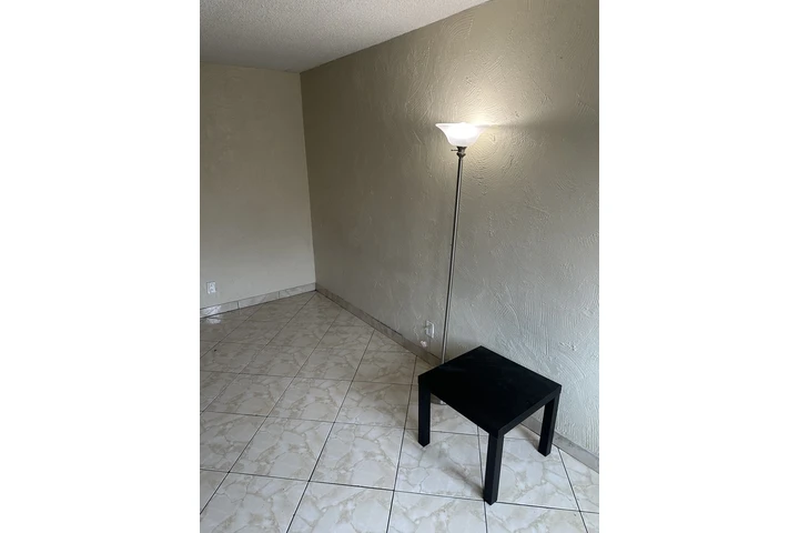 $650 : Se renta espacio privado image 3