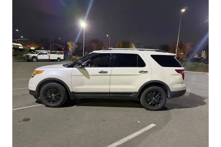 $13500 : Ford Explorer 2015 AWD XLT 4 image 2