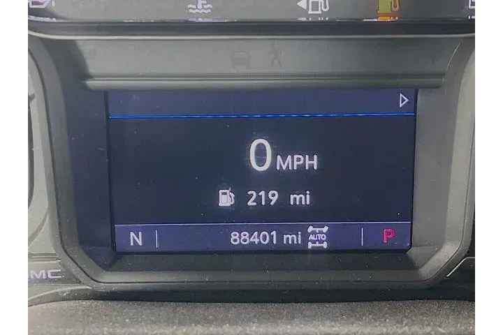 $27975 : GMC Sierra 1500 2019 4x4 SLE image 6