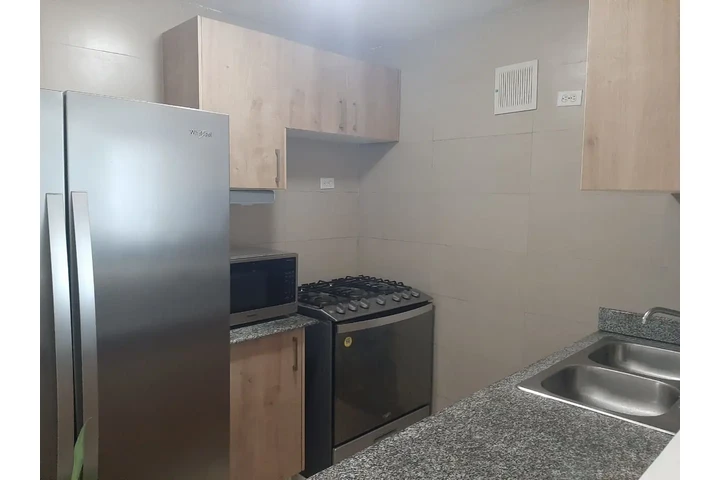 $1100 : Apt. Edison Park 3 recámaras image 4