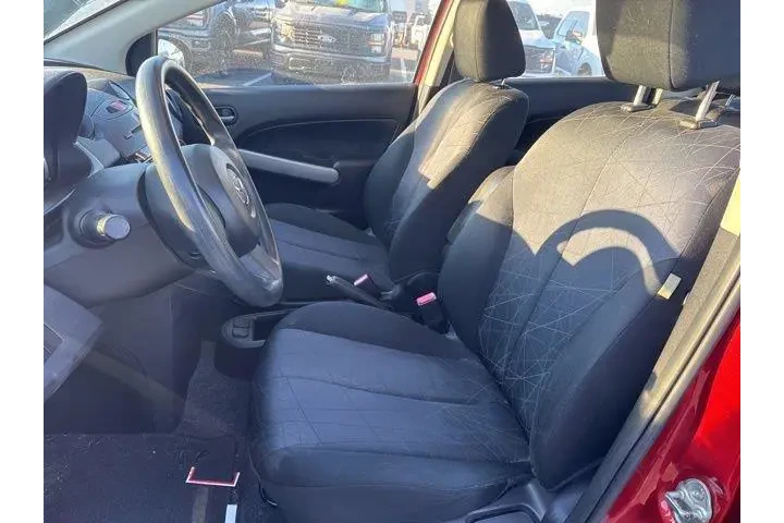 $10000 : Mazda Mazda2 2014 Sport 4dr image 9