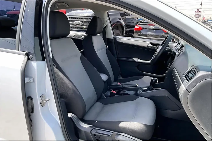 $13180 : Volkswagen Jetta 2018 1.4T S image 9