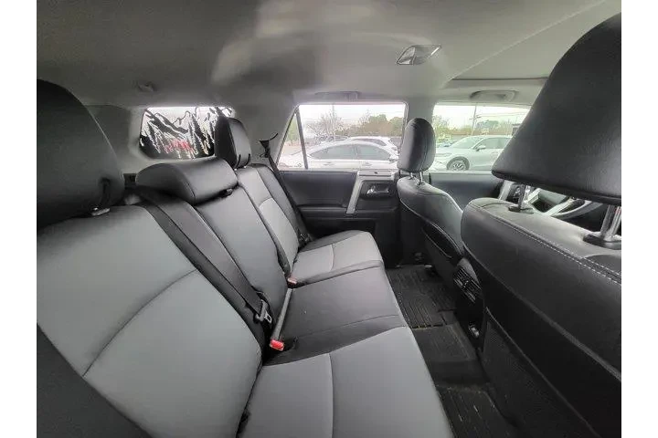 $39832 : Toyota 4Runner 2022 4x4 SR5 image 9