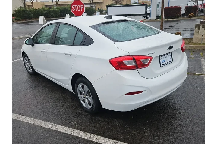 $10500 : Chevrolet Cruze 2017 LS Auto image 6