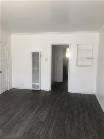 $1500 : Studio Available Now image 5
