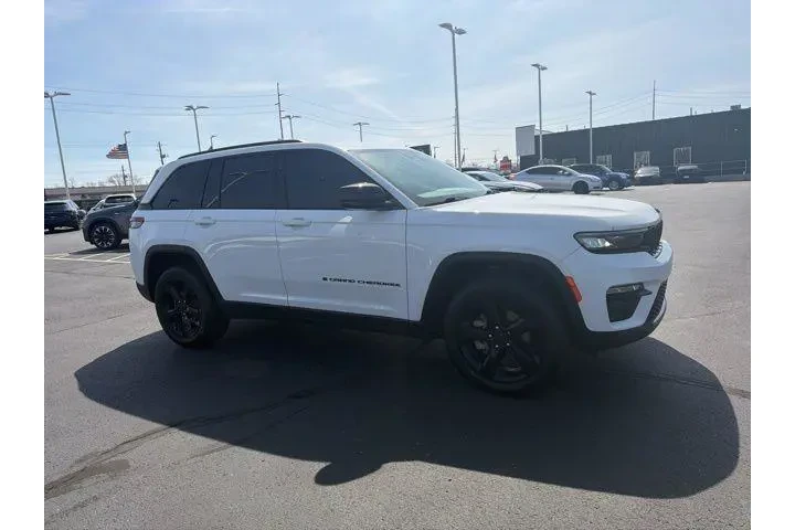 $31980 : Jeep Grand Cherokee 2023 4x4 image 2