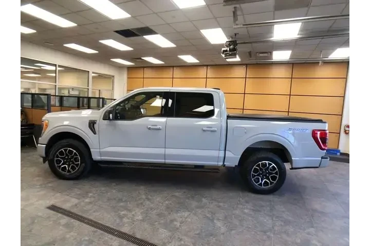 $38050 : Ford F-150 2023 4x4 XLT 4dr image 4
