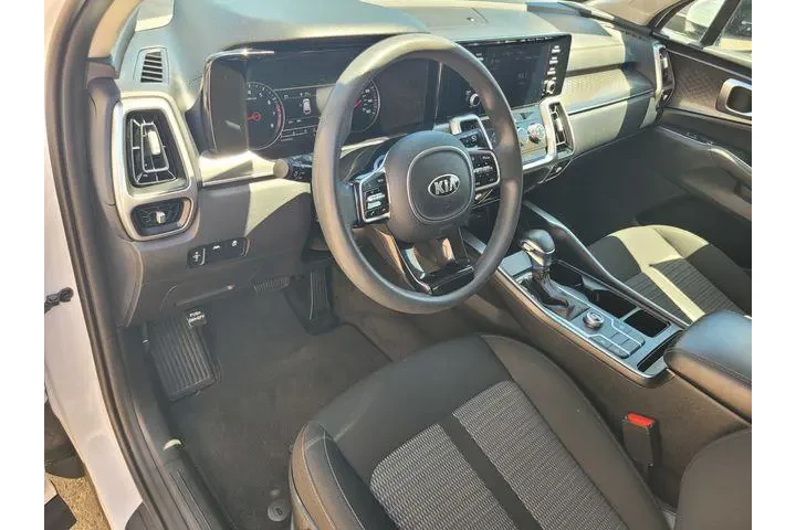 $16803 : Kia Sorento 2021 LX 4dr SUV image 9