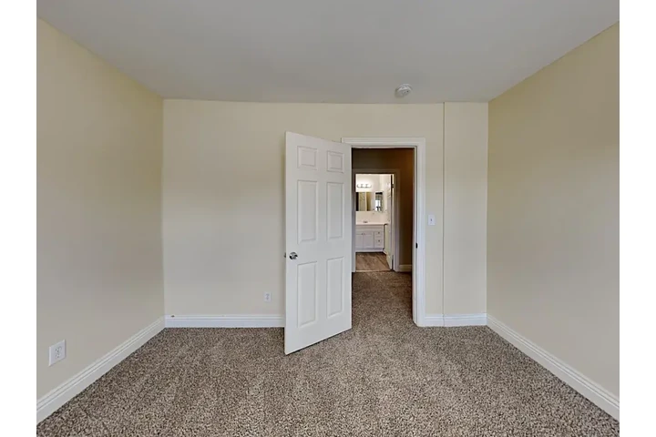 $2500 : SINGLE FAMILY HOME image 10