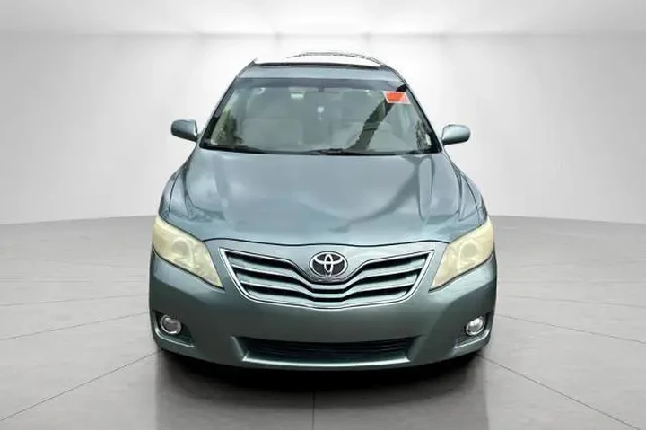 $9995 : Toyota Camry 2011 SE 4dr Sed image 2