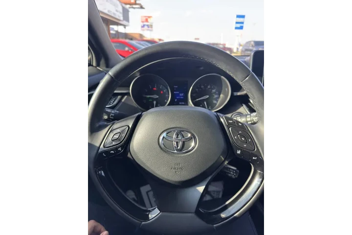 $11500 : 2018 C-HR XLE Premium image 10
