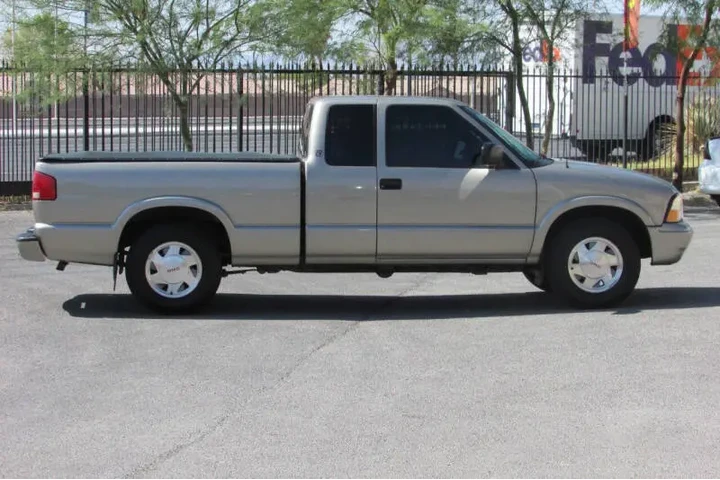 $8995 : 2003 GMC Sonoma SLS image 9