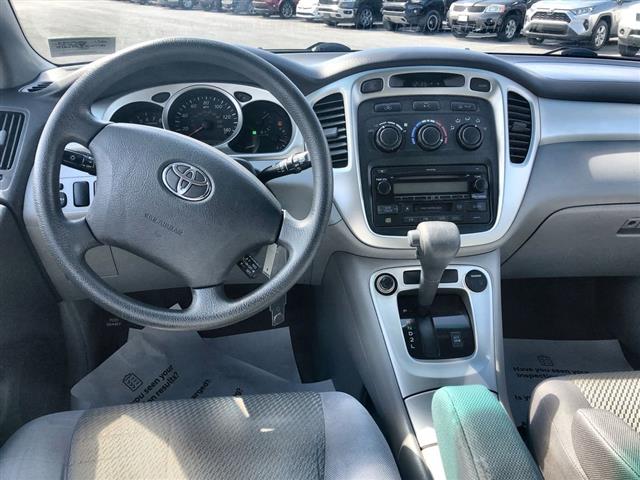 $5200 : PRE-OWNED 2005 TOYOTA HIGHLAN image 10