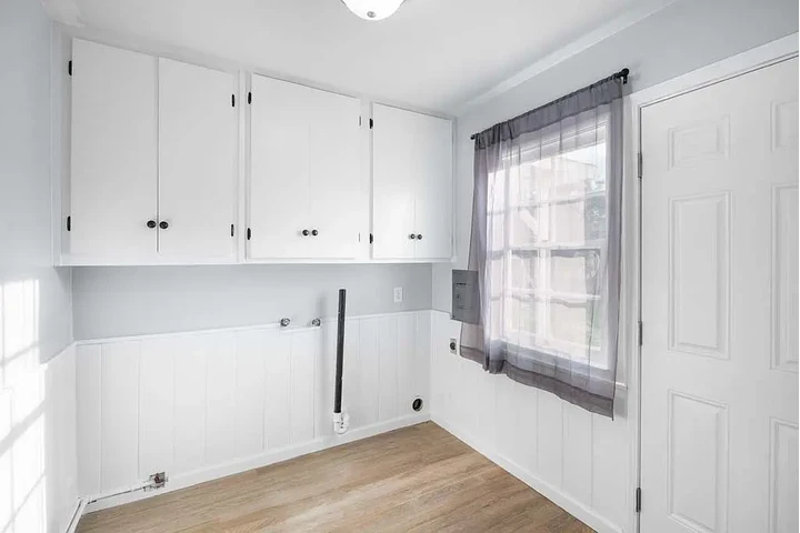 $800 : 2 Spacious Bedrooms all newly image 6