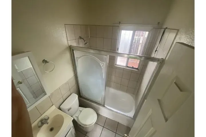 $1350 : 🏠 CUARTO EN RENTA image 4