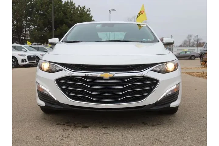 $18977 : Chevrolet Malibu 2024 LT 4dr image 3