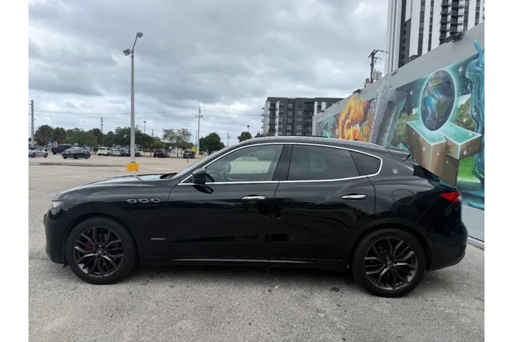 $19991 : 2018 Levante GranLusso image 10