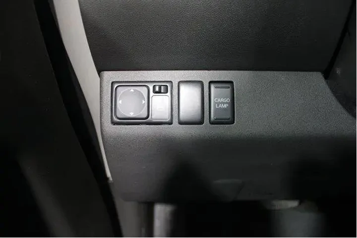 $13951 : Suzuki Equator 2012 4x2 Spor image 7