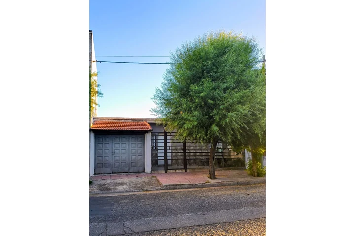 $48000 : Casa en venta Manuel Tezanos image 1