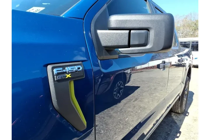 $39993 : Ford F-150 2024 4x4 STX 4dr image 5