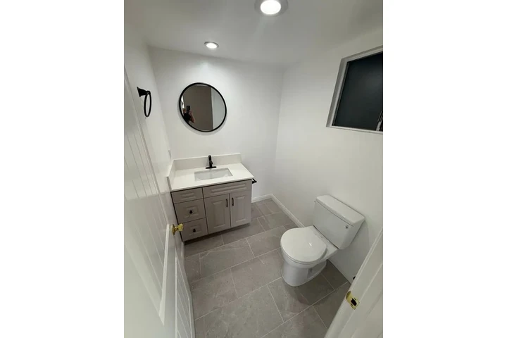 $1000 : Updated 3 bedroom 2 bath home image 6