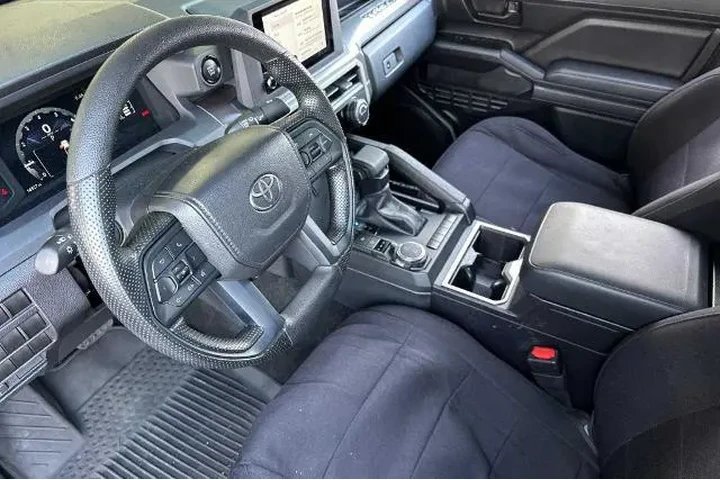 $38393 : Toyota Tacoma 2024 4x4 SR5 4 image 4