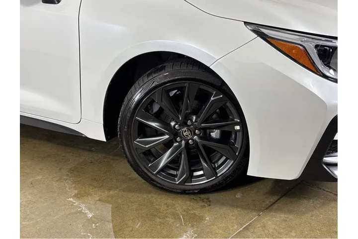 $29989 : Gold Certified2025 Corolla XSE image 10