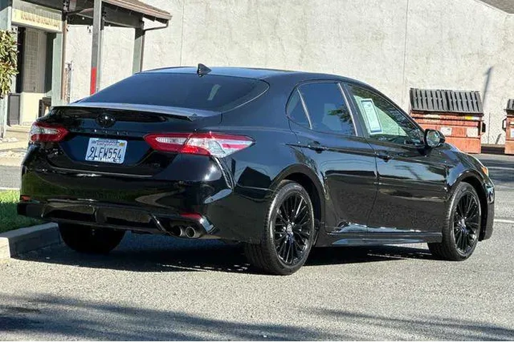 $17726 : Toyota Camry 2020 SE Nightsh image 3