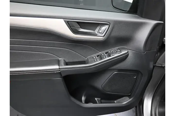 $17991 : Ford Escape 2022 S 4dr SUV image 5