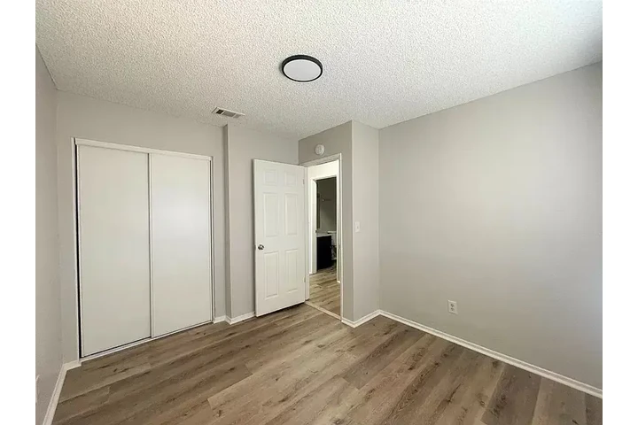 $1000 : Home Home image 6