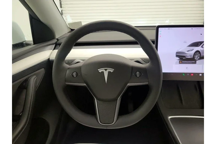 $37998 : Tesla Model Y 2024 AWD Long image 10
