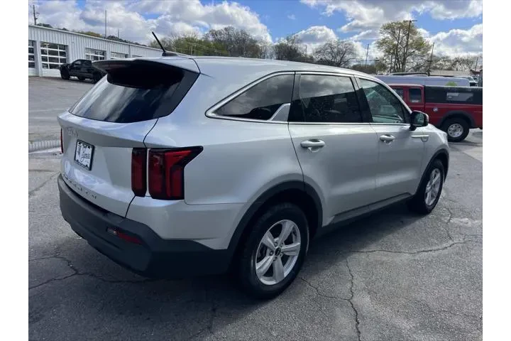 $17397 : Kia Sorento 2022 LX 4dr SUV image 7