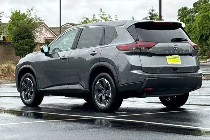 $19835 : Nissan Rogue 2025 SV 4dr Cro image 3