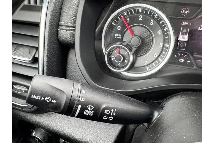 $33994 : Ram 1500 2021 4x4 Laramie 4d image 10