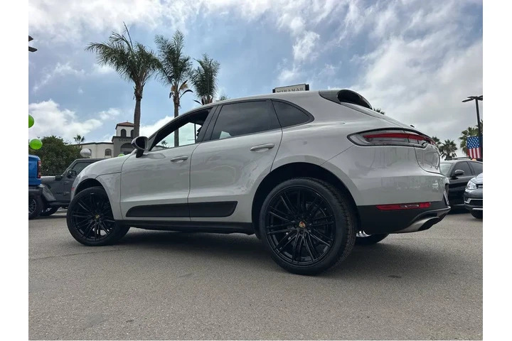 $26777 : 2019 Macan image 4