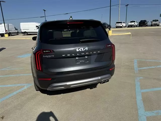 2022 Telluride EX SUV V-6 cyl image 3