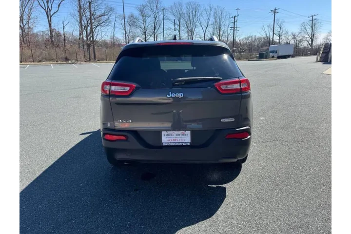 2014 Cherokee Latitude image 9