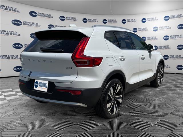 $51975 : PRE-OWNED 2024 VOLVO XC40 B5 image 5