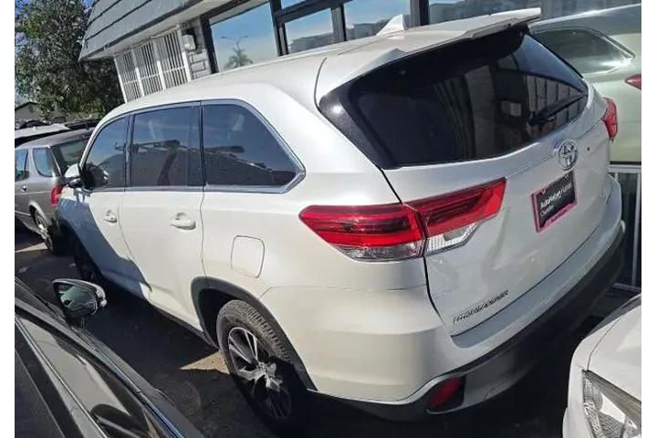 $22800 : Toyota Highlander 2019 LE 4d image 3