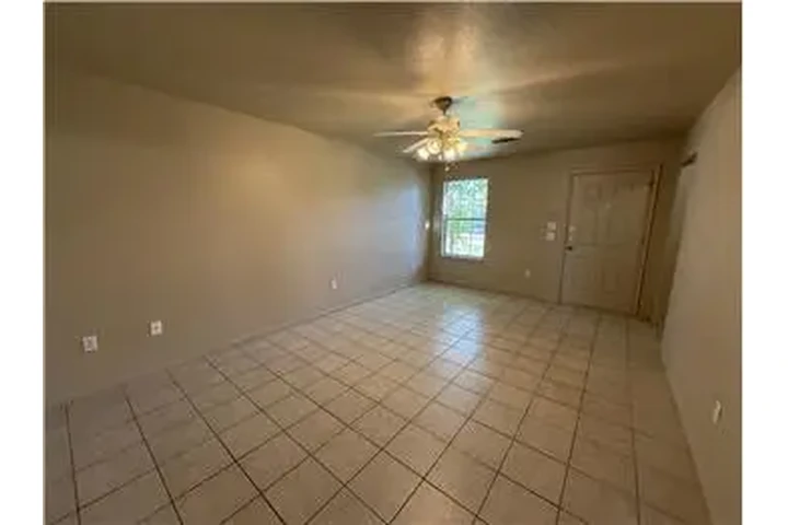 $1175 : Rental property with 3 bedro image 5