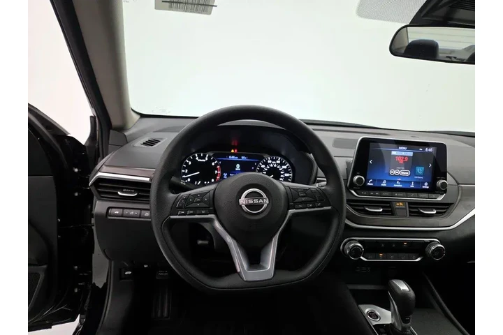 $22998 : Nissan Altima 2025 2.5 SV 4d image 10